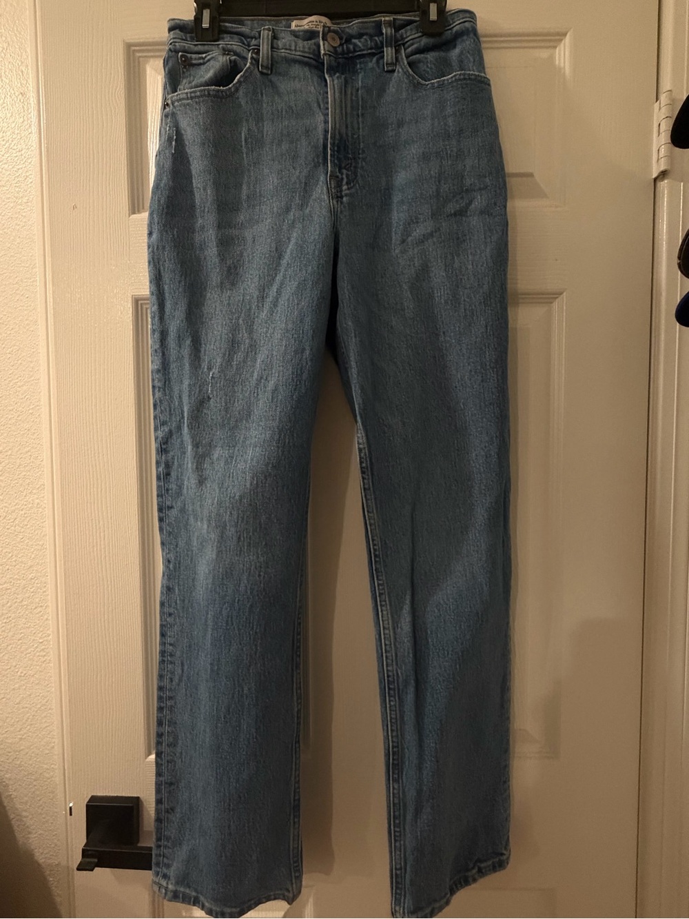 Abercrombie & Fitch - Straight-Leg Jeans